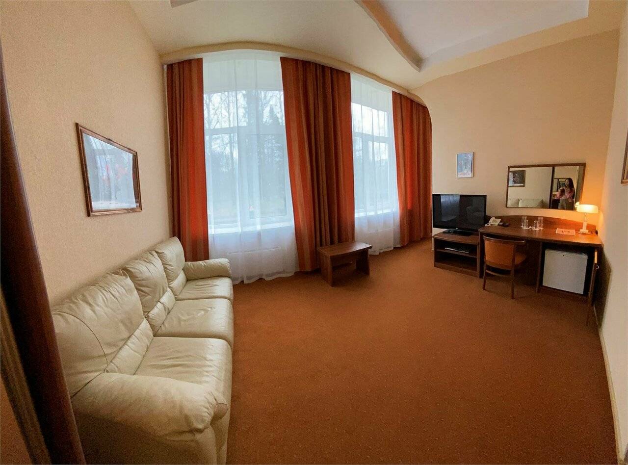 Фотографии номера Люкс 107 в Гостинице Парк Отель Дубна